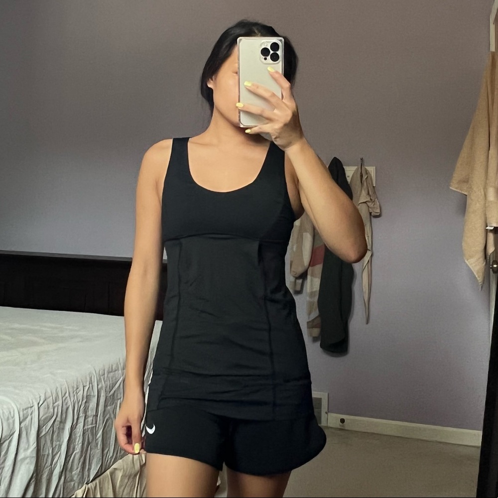 🍋 lululemon black tank top